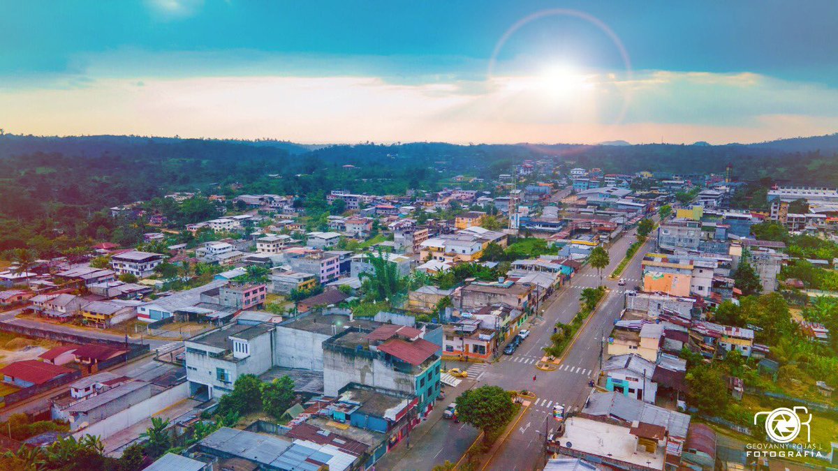 📝 ¡Cuando te permites lo que mereces, atraes lo que necesitas! ☀️ 
Hoy les compartimos una postal de un atardecer del cantón Pedro Vicente Maldonado ubicado en el Noroccidente de Pichincha. 
📸 facebook.com/geovannyrojasl…
#NoticiasNoroccidente 🎥📸
NOTICIAS, TURISMO Y ACTUALIDAD