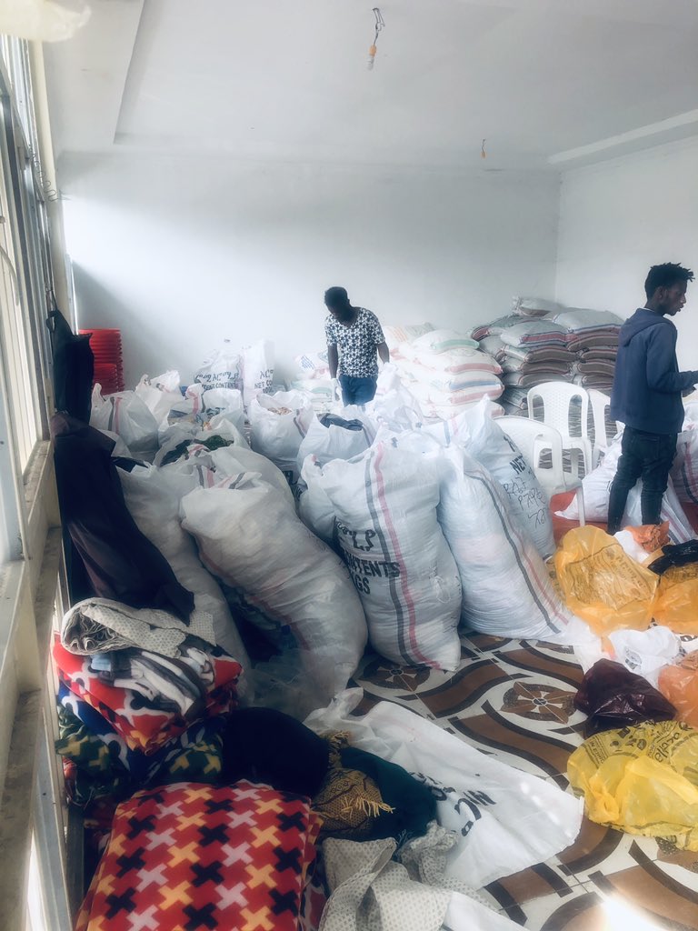 Keri_jud's tweet photo. So today I went to Contribute what I can for Afar region victims and it’s very overwhelming to see people bringing clothes,shoes, food items and house hold stuff. I wish I can give more, 😊We should continue helping where we have to cuz this is us (Ethiopians) 
#AfarNeedsHelp https://t.co/C1DYUhRBfh