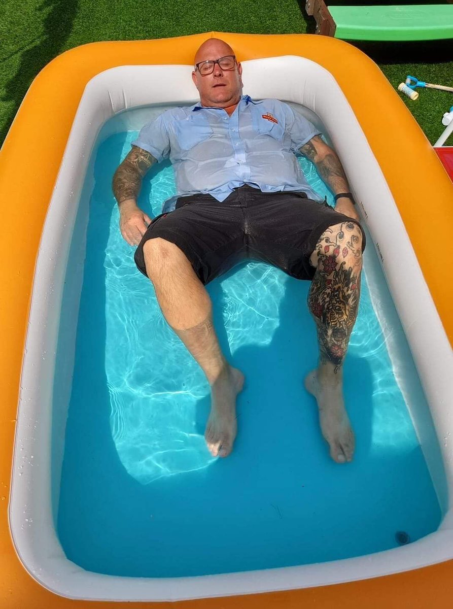 Could we get a RT for all the postal and telecom workers who have been out in this heat today making sure you get your mail and stay online?

Incredible effort from these key workers 🙌

📮📶