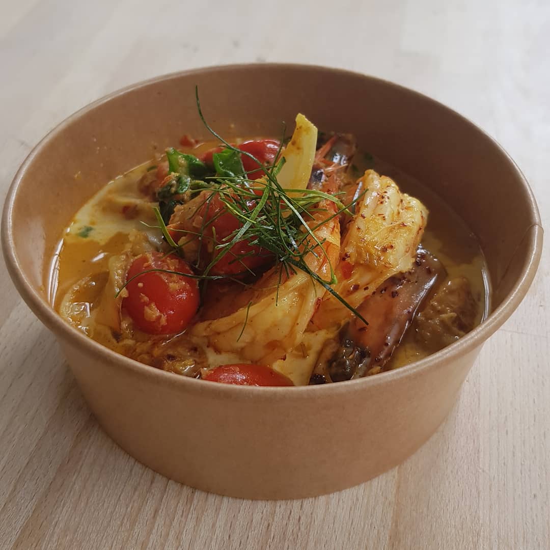 deetheechef's tweet photo. One of this weeks Thai takeaway dish..
Prawn curry with pickled cucumber   fresh ginger , thai shallots, add altogether and EAT

To book email deethechef@cookinghappy.co.uk 
Ser meal for 2 @£40 delivered 
Full menu on 
https://t.co/GEgE5N5h6v https://t.co/zalJsGGzZ0
