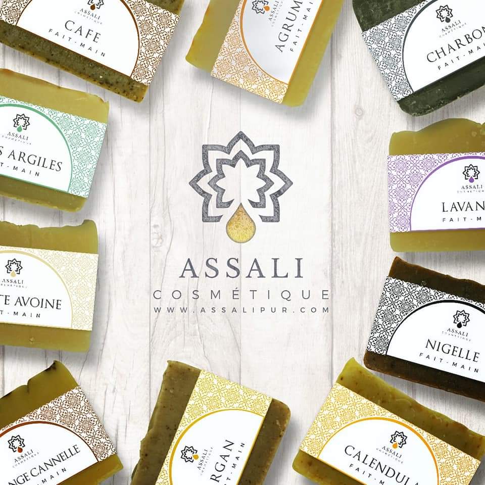 Assali_pur's tweet image. 🤝 PETITE PRÉSENTATION 🤝

⭐ Situé à Agadir (Maroc), #assali vous propose une gamme complète de produits naturels destiné à la vente en gros (miels, savons à froid, huile d'argan bio, huile de figue de barbarie bio, amlou, gels douche...)