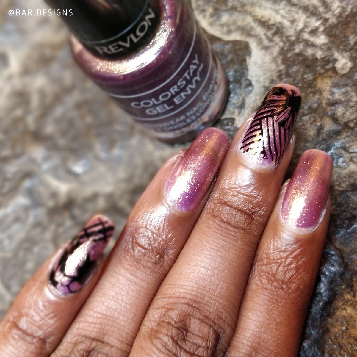 barathi_m's tweet photo. I had to test it w/ some #nailstamping & it looks gorgeous 🥰. It's a versatile bg for #nailart.
✨ Products ✨
@Orlynails
•Bonder•
@revlon
•Win Big•
@sechenails
•Seche Vite•
@bornprettystore
•# 4•
@Kadsnailart
•Mini015•
#bardesigns #sechenails #orlynails #revlon #npa https://t.co/XUoU1P7ea3