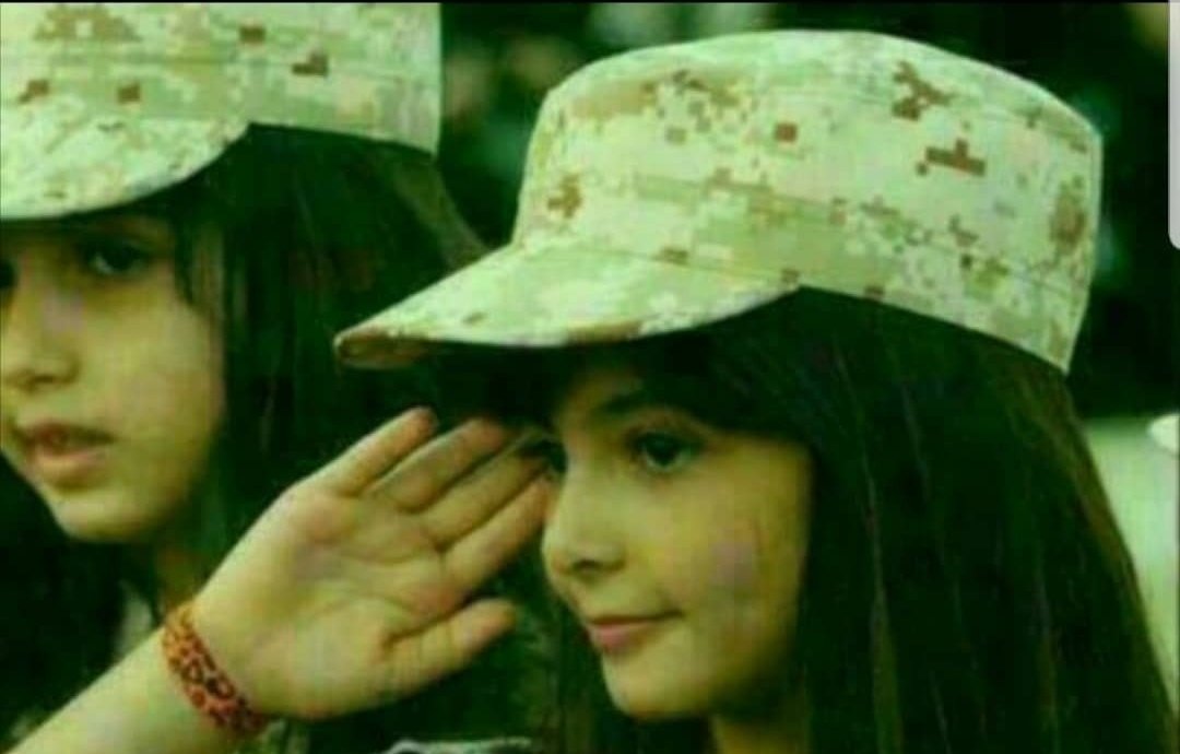 ليتني عسكريه..
اللي يزعلني سجن يومين
واللي يبكيني سجن اسبوع
واللي يكسر قلبي سجن مؤبد
واللي مو عاجبه كلامي إعدام.
عادت الأخيرة ما فيها تهاون..