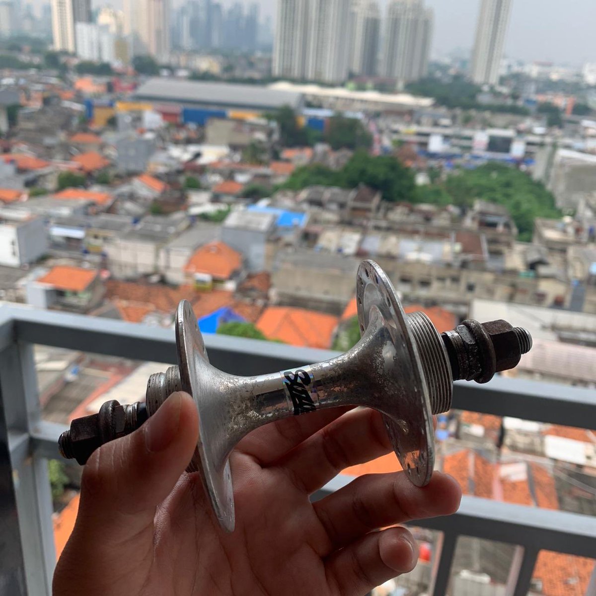 Cyclery11's tweet photo. WTS 🙏🏻 #fnfjb

Item : Rear Hub Suzue Japan ProMax (Non NJS) 32 hole

Cond: used

Price: 1,000,000 https://t.co/BP0QbC3pqQ