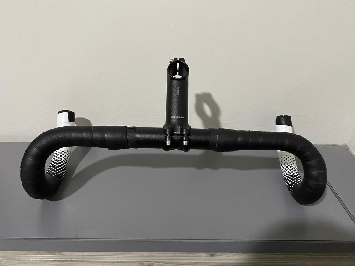 Cyclery11's tweet photo. WTS 🙏🏻 #fnfjb

Item: Barset only no mutil
 Stem - cannondale
 Dropbar - cannondale
 Bartape - cyclovation

Cond : used

Price : 1,600,000 https://t.co/YMqAOtl8dD