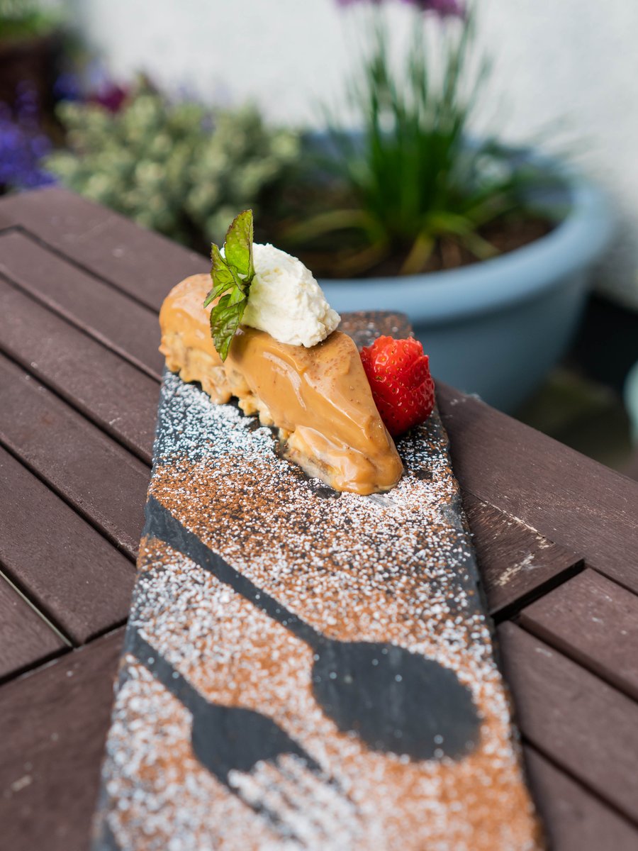 Got a sweetooth? Come try out our Banoffee Pie🥧 as well as our other delicious desserts!