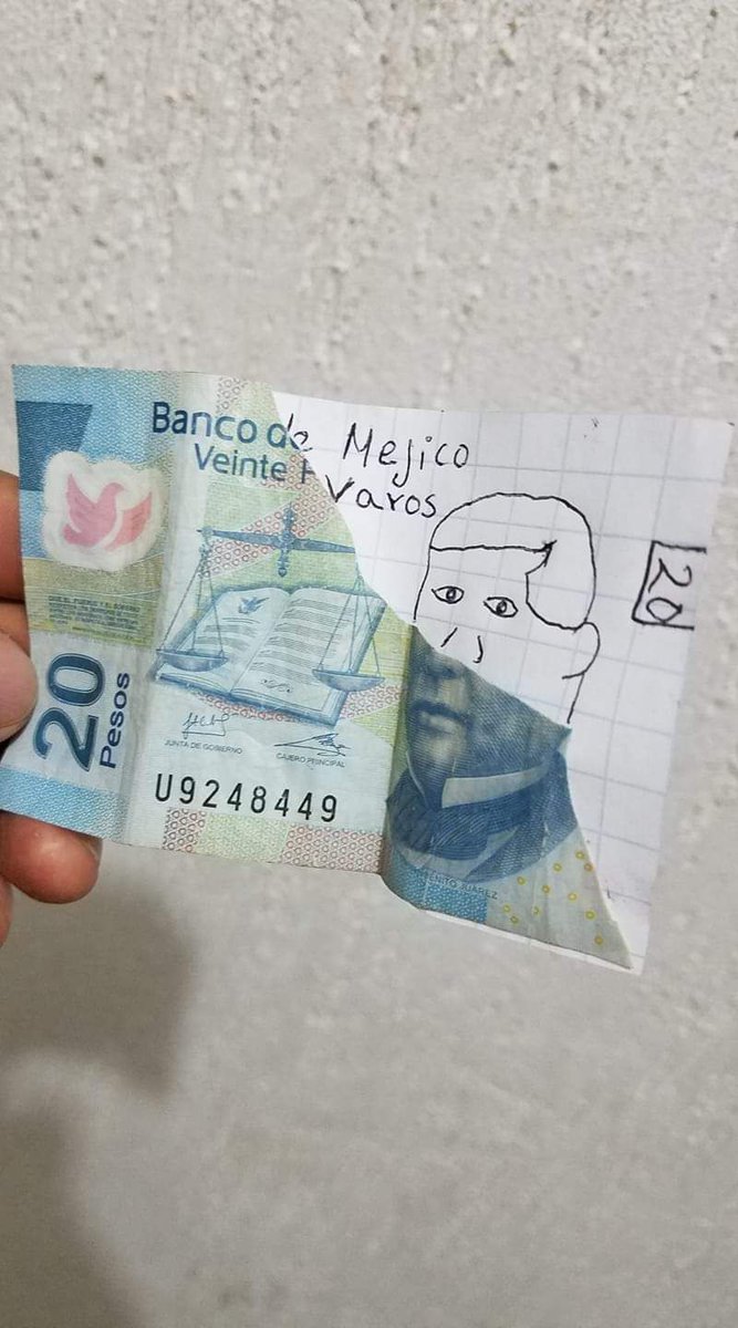 compubytemx's tweet image. Cuando se te acaba la tinta y rellenas con un plumón #humortech 😉