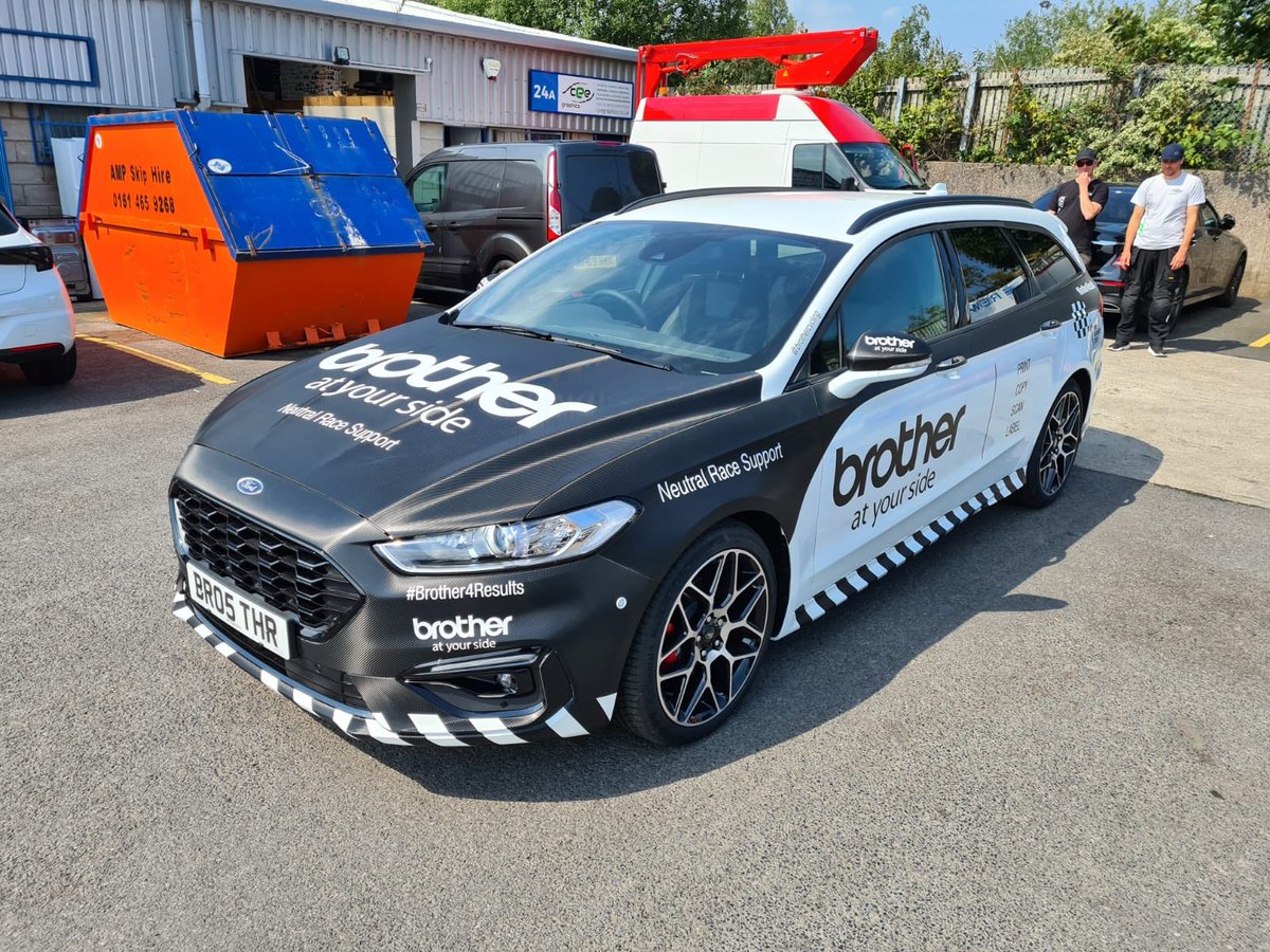roadphil's tweet photo. New @forduk Neutral service 1 out of the wrappers. Looking good! https://t.co/PBH2FeGfxD