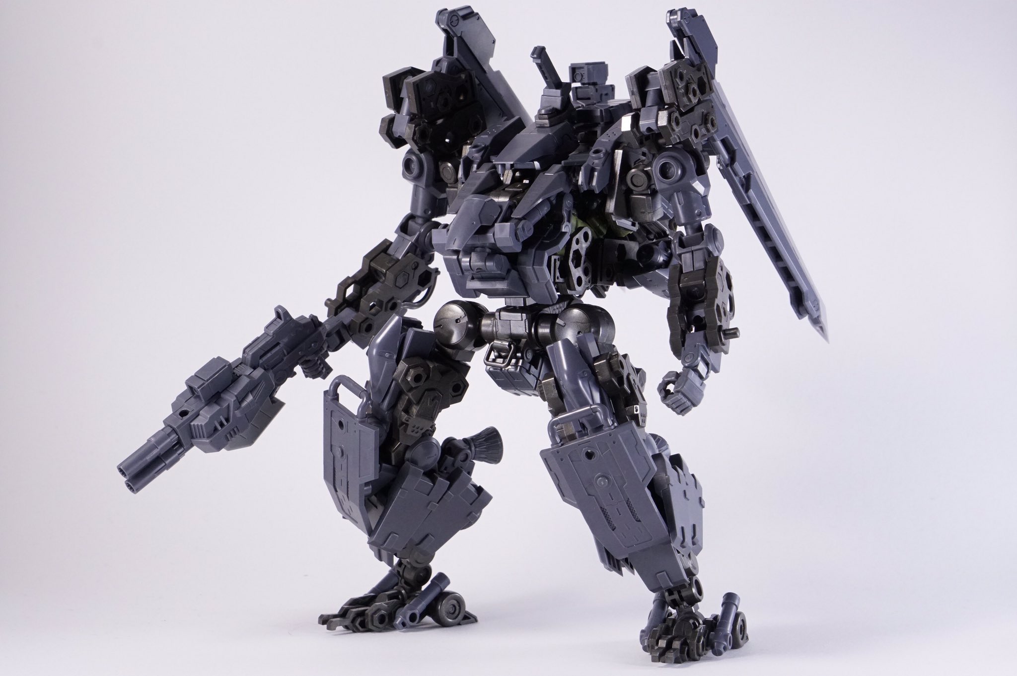 超構造体 初めての オリジナル人型ヘキサギア オリジナルと言いつつ殆どは諸先輩方の作品を真似てます 人型は難しいです 特にコックピット 詳細はスレッドに ヘキサギア T Co Sm9kelcest Twitter