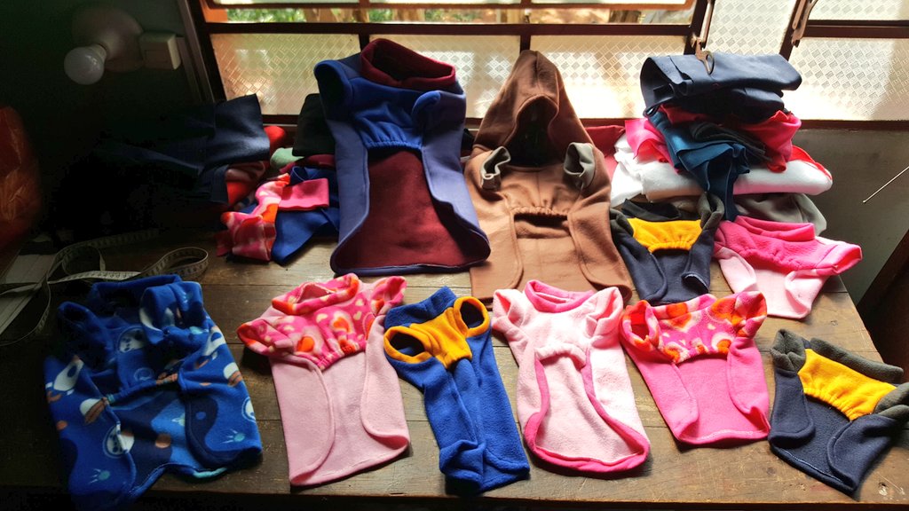 eze_cubilla's tweet photo. HOLAAA! Mi mama está haciendo estas ropitas para sus mascotas especial para estos días de frío!
En todos los colores, de clubes, personajes, ere eres!
Precios desde 15mil a 30mil guaraníes según la medida! Su nro 0981909119
Se les agradece el RT 🙌 https://t.co/oNGK51C9by