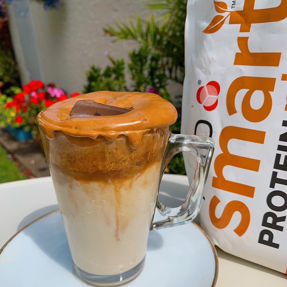 PhDNutritionUK's tweet photo. Too hot for coffee? ☕
Not when it's a delicious iced Dalgona coffee made with Salted Caramel Smart Protein!
Recipe: https://t.co/0uptHARCic
#SmartBaking #DalgonaCoffee #PerformSmart https://t.co/r2wAshWbNf