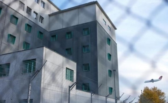 Hast du gewusst, dass Ausländer*innen in der Schweiz bis zu 18 Monate in Ausschaffungshaft gesetzt werden können? Das passiert leider immer häufiger auch unrechtmässig. 
Hier setzt AsyLex an: 
crowdify.net/team-detention…