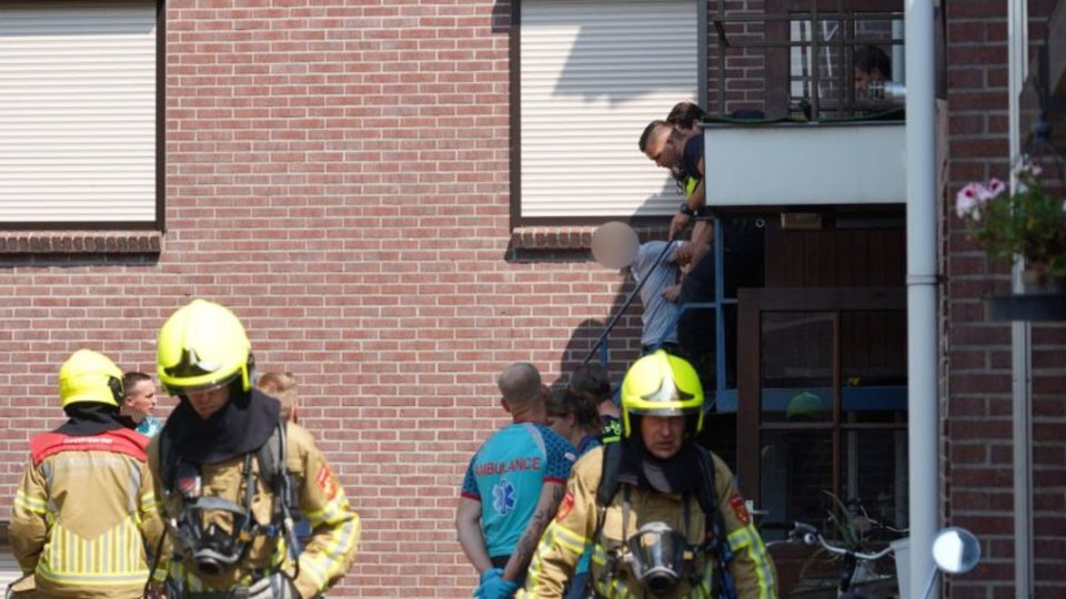 Verwarde man draait gaskraan open in #Neeritter:..