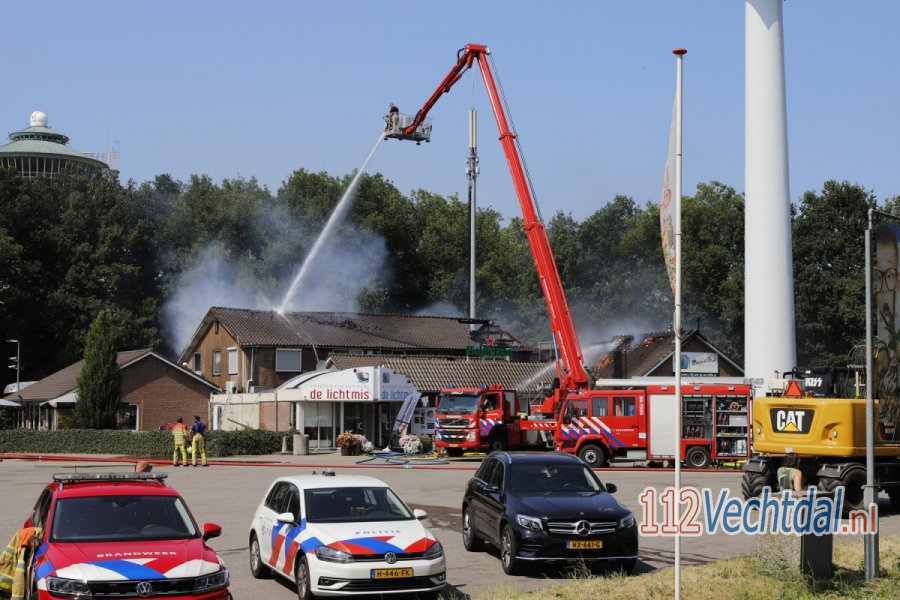 Zeer grote brand bij restaurant De Lichtmis tussen Meppel en #Zwolle. 112Vechtdal.