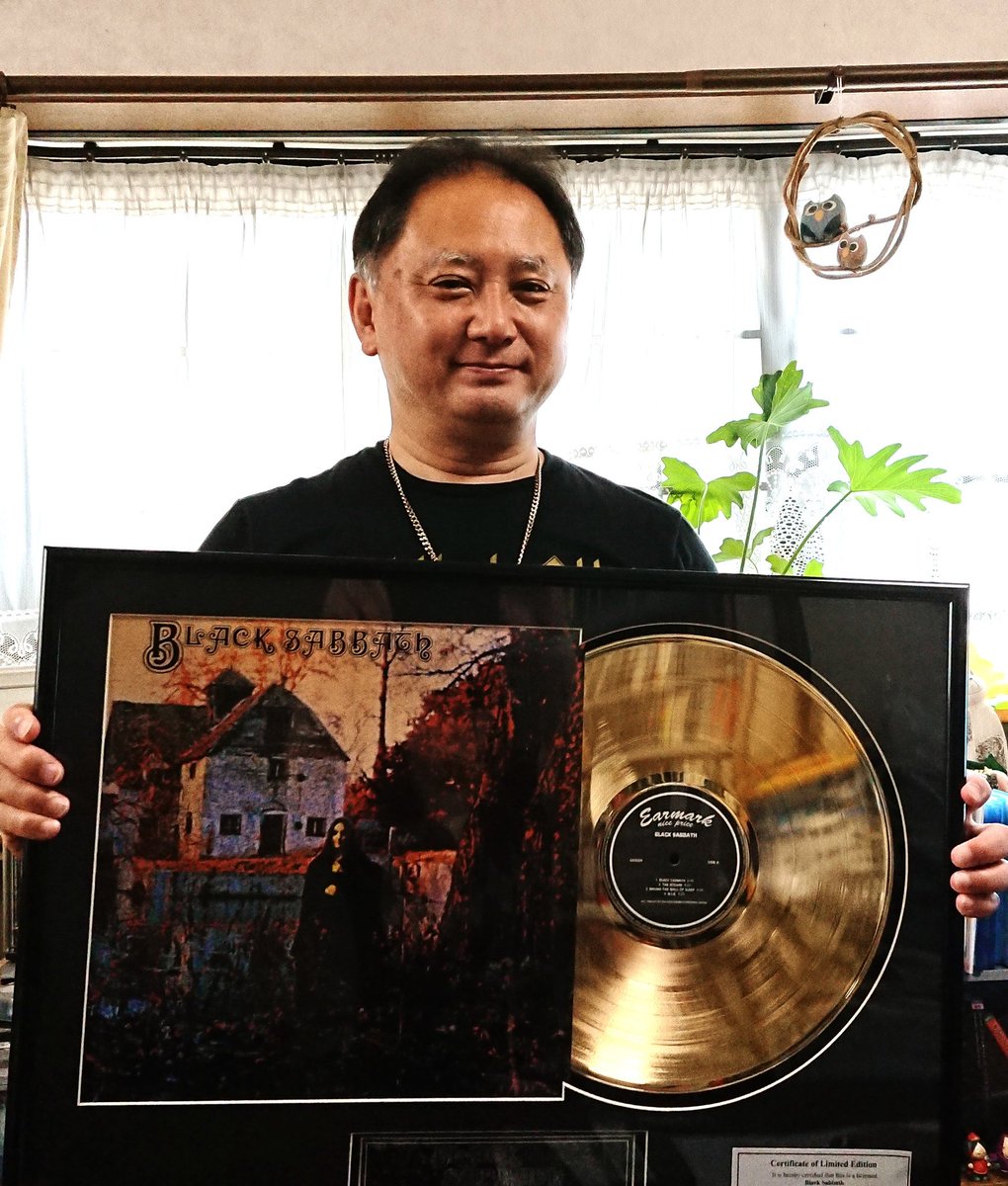 princecancer722's tweet photo. ※RT希望  
本日発売のBLACK SABBATHのムック本「MASTER OF BLACK SABBATH」に私の多数のコレクションとコラムを掲載して頂きました。
デビュー50周年の記念すべき年に発売のブラック・サバスの日本初のムック本の製作に協力出来たのはファンとして嬉しい限りです。
#BlackSabbath #ブラック・サバス https://t.co/73bcXDjVtR