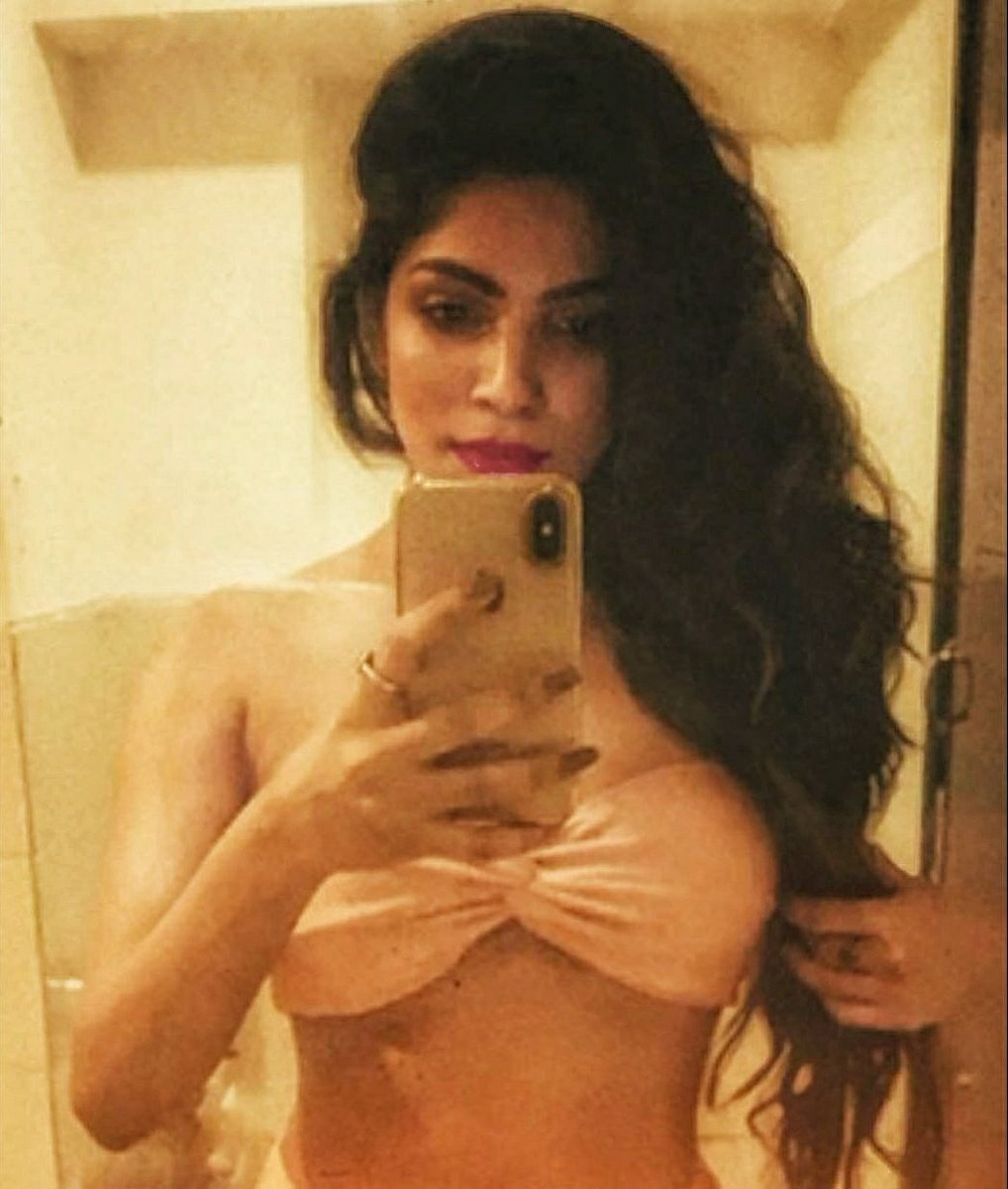 Southqueens1's tweet photo. What a hot selfie 🤳🤩❤🔥💯..
#divyabharathi #divyabharathifans #bachelor #Tamilactress #kolloywoodactress #Tamilponnu #Modern #Stylish #Actresshot #ActressHotPhoto #Actressboobs #Actresscum #Actressfap #Fapping #Hornyselfie #Hotselfie #Hotactress  #Bikiniselfie #Actressbikini https://t.co/SQMXQhf54P