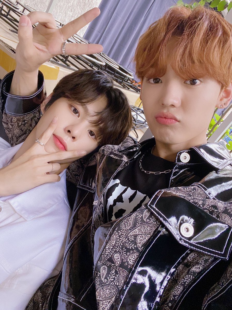official_ACE7's tweet photo. [#에이스_찬]

오늘 트웬티트웬티 제작발표회를 하고 왔어요!!
그래서 기념으로 현진이랑 사진 찍었는데 진짜 어릴 때 친구랑 찍은 느낌이었다요 :)
트웬티트웬티 기대 많이 해주세요!!

#ACE #에이스 #CHOICE #초이스
#트웬티트웬티 #20X20 #보혀니현지니 https://t.co/P0W0zDGY6l
