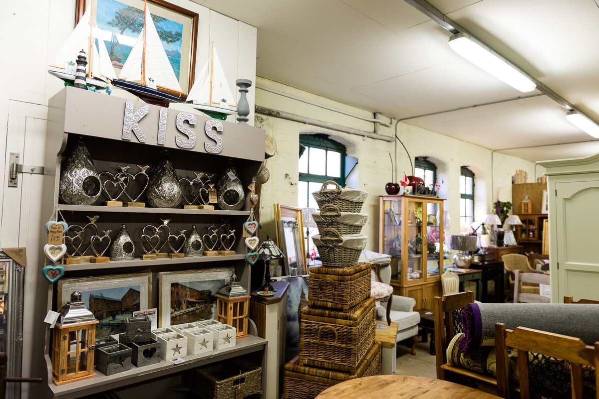 Middleport_Pot's tweet photo. During this #ShopLocal week we're taking a peek inside the studios of the talented craftsmen &amp; women based at Middleport Pottery.

Canadian Pine's beautiful workshop is filled with handmade items for every room. There's also a great selection of locally-sourced homewares &amp; gifts. https://t.co/cpZy5BESQl