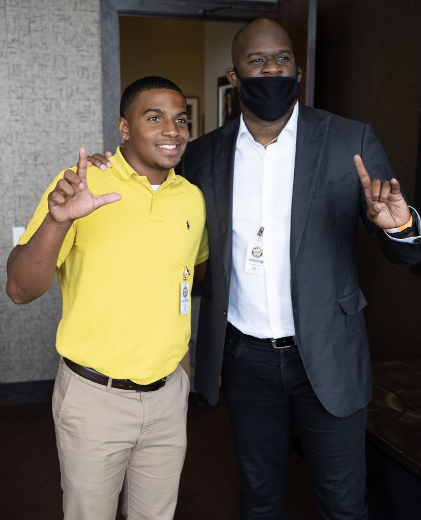 HoustonHero713's tweet photo. Show them youngins how to level up, four season hotel 60 levels up 💰..
“The Corporate Jock”
#4thDownFoundation #GameplanU
@VinceYoung10 @marcusbowerstv https://t.co/OHgctA3rEI