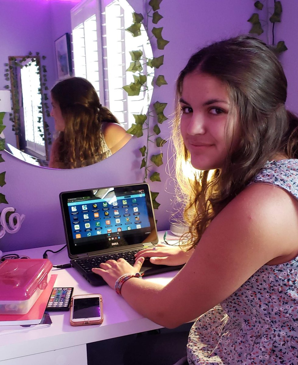 AnnMBoles's tweet image. First day for a @ClarkHSCougars, a @PSHSWildcats, and @WeAreCarpenter teacher mom! #PISDFirstDay #PISDpoweredbylearning