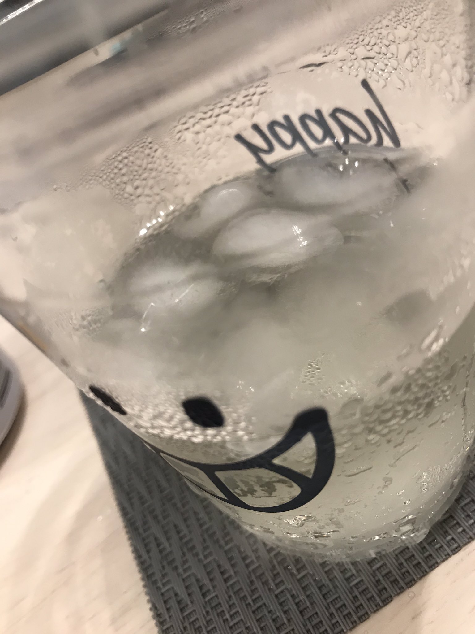 ふじポン 落としたらこわいからプラカップ ベランダで流れ星さがし 2つ見えた ペルセウス座流星群 流れ星の絵文字リアル 心配性 T Co 738xtskyzn Twitter