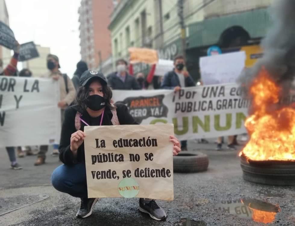 CxrxtPxlx's tweet photo. Recruden las protestas estudiantiles en el centro de Asunción contra la postergación del proyecto de ley de Arancel Cero
#arancelCeroYa #NoaLaModificacion https://t.co/WtFU9u76u4