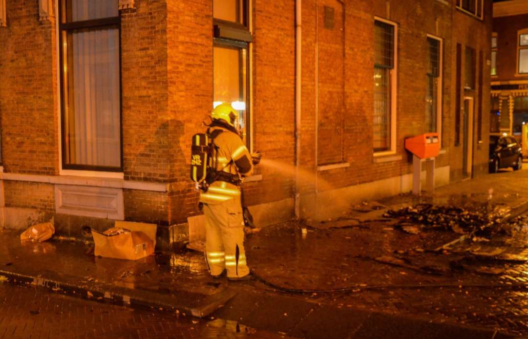 Brandweer blust brandend papierafval in Gorinchemse binnenstad De brandweer is dinsdagavond 11 augustus 2020 gealarmeerd voor een buitenbrand aan het Melkpad in de binnenstad van Gorinchem. lees meer:..