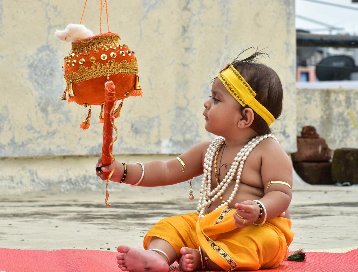 Jai Shri Krishna 🍃 Simple Poses For Krishna Janmasthami 🍁 . . . . Shot On  - Vivo S1 @vivo @vivo_india Editing App - Lightroom… | Instagram