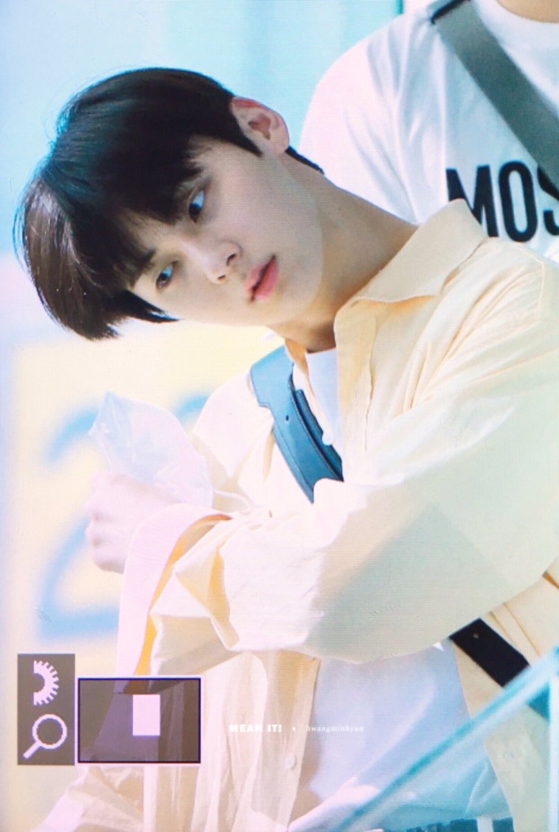 weareinsane__'s tweet photo. 난 이 남자 노란셔츠코디 저평가됏다고 생각해. 노랑존나잘받음 https://t.co/TVh6ssOF9l