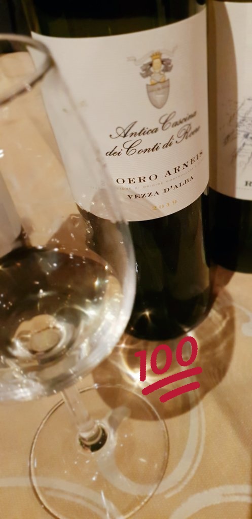 Are you ready for a sip on this #WineWednesday?
🥂🥂🥂
I am feeling like having a glass of Roero #Arneis today
👇
This one is from Antica Cascina dei Conti di #Roero

Fresh, mineral, well-balanced 

<a href="/WinesofRoero/">Roero Consorzio</a> 
<a href="/DivaVinophile/">Sharon L</a> @winestudioTINA <a href="/forkmespoonme/">Amy Reiley</a> <a href="/dk_mullen/">David Mullen</a>