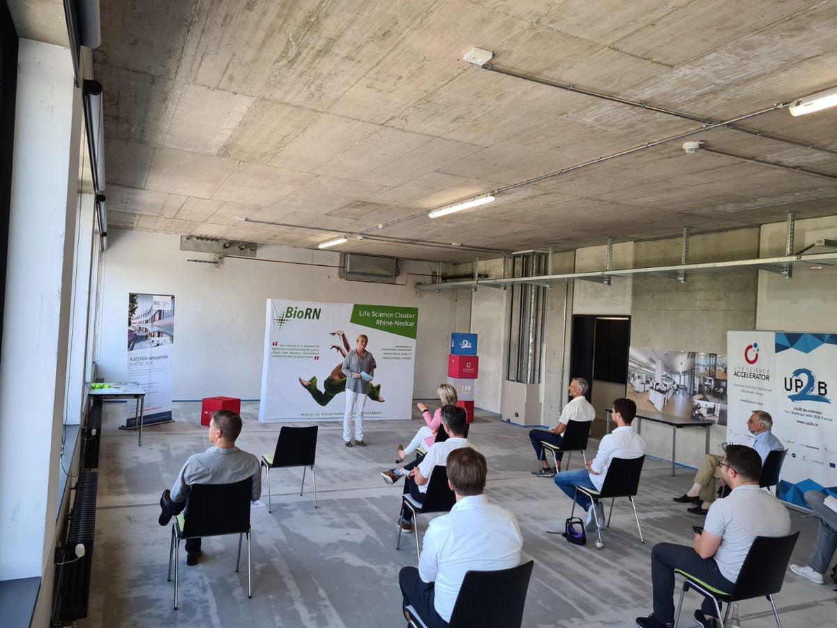 BioRNCluster's tweet photo. Today Min. Dr. Hoffmeister-Kraut stopped in #Heidelberg to learn more about #AI application in healthcare. We presented our ambitious translational projects for the region and introduced two excellent #startups: @LivingBrainLB and @HDVisionSystems. https://t.co/tmLiAb3EAv