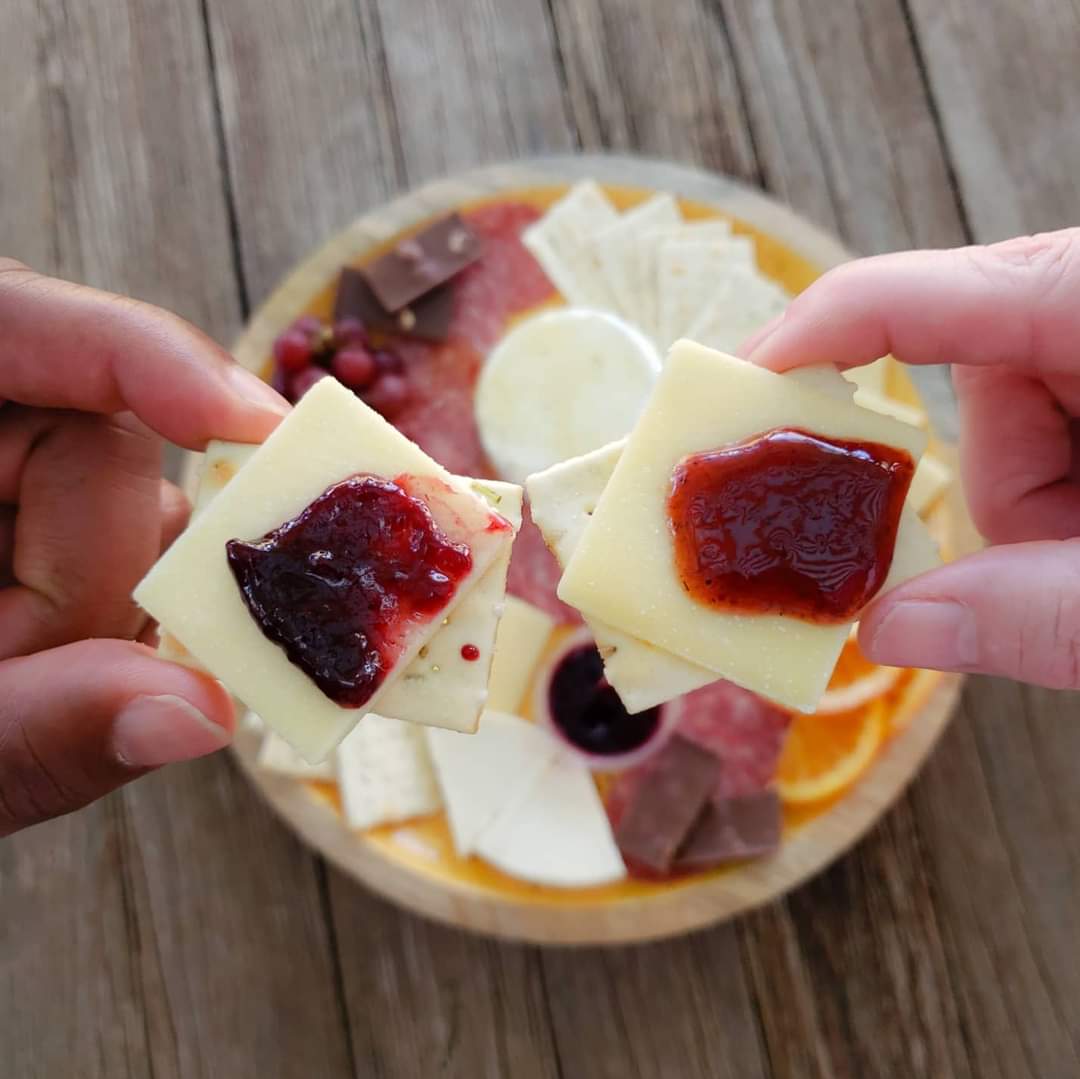 chinaecho8's tweet photo. @TillamookDairy Cheeseboards satisfying combinations of your favorite cheddar, fruit spreads & artisanal crackers! Come join us #MakeASnackPact take the official pledge on https://t.co/nsLtG6vAUf from August 12-14th sign up for a chance to win The Ultimate Snacking Prize! https://t.co/2Q0gwc9Dyz