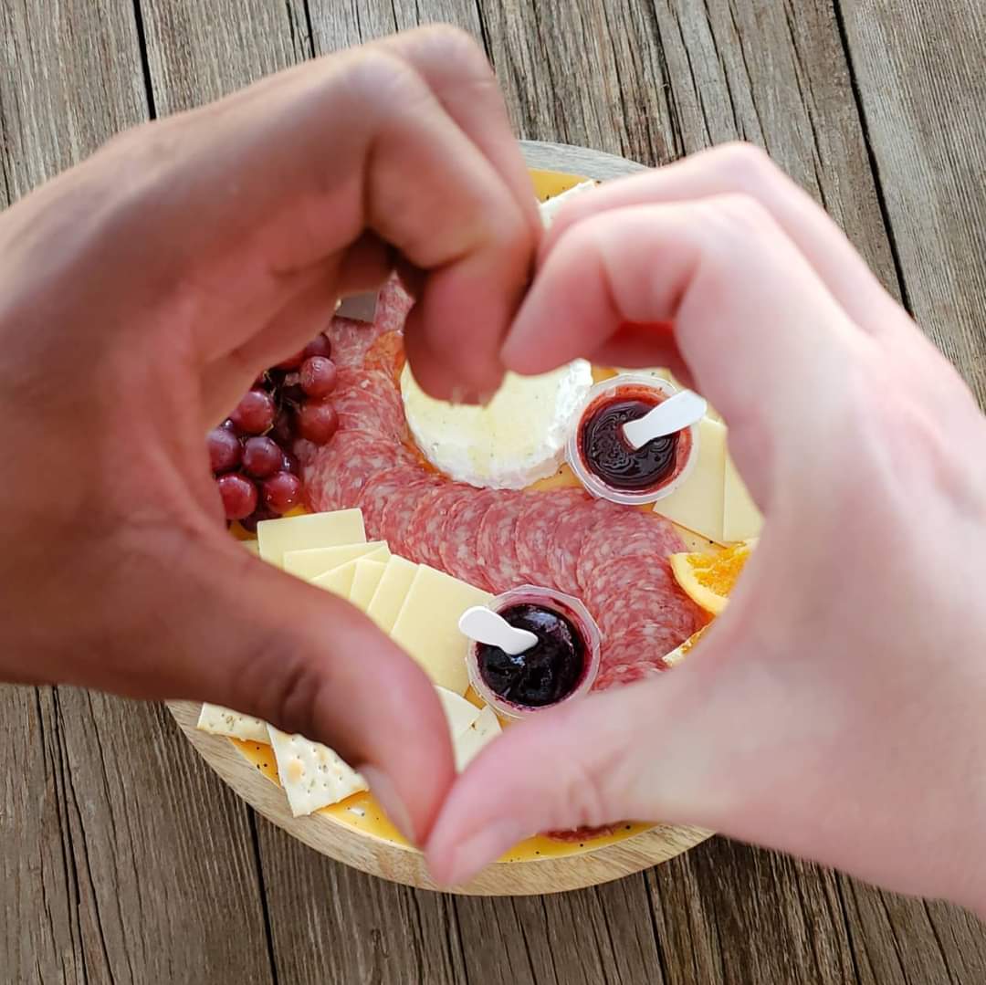 chinaecho8's tweet photo. @TillamookDairy Cheeseboards satisfying combinations of your favorite cheddar, fruit spreads & artisanal crackers! Come join us #MakeASnackPact take the official pledge on https://t.co/nsLtG6vAUf from August 12-14th sign up for a chance to win The Ultimate Snacking Prize! https://t.co/2Q0gwc9Dyz