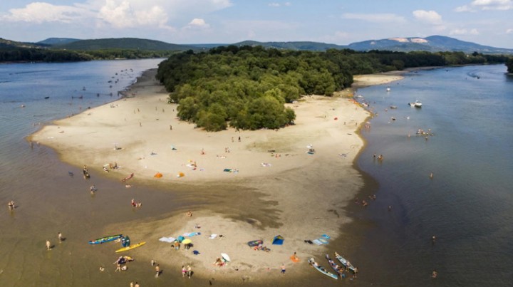 VineyardKapolna's tweet photo. #BestInBudapest
Quick Guide To Best Public #Beaches Near #Budapest ⛱️
➡️ #Hungary #beachesBUD #beachesHUN #summer2020 #summer2020HUN #holidaysHUN #WhereToGoBUD #WhereToGoHUN #travelHUN #travelBUD #Danube #lakesHUN #BudapestGuide #PKaTonava
https://t.co/1fLWKZtP0t https://t.co/9uPeUiy4kS