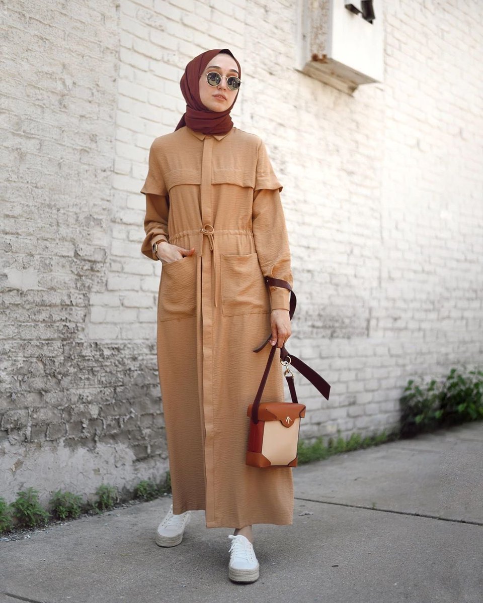 bugunnekombin's tweet photo. Günün rengi Camel 🤎

Günün son kombininde @elifd0gan Beli büzgülü camel rengi elbisesi ile zarafetini yansıtmış 🤎

#bugunnekombinlesek #fashionblogger #hijab #tesetturgiyim #carsamba #gunaydin #Turkey https://t.co/b70YVaEzQs