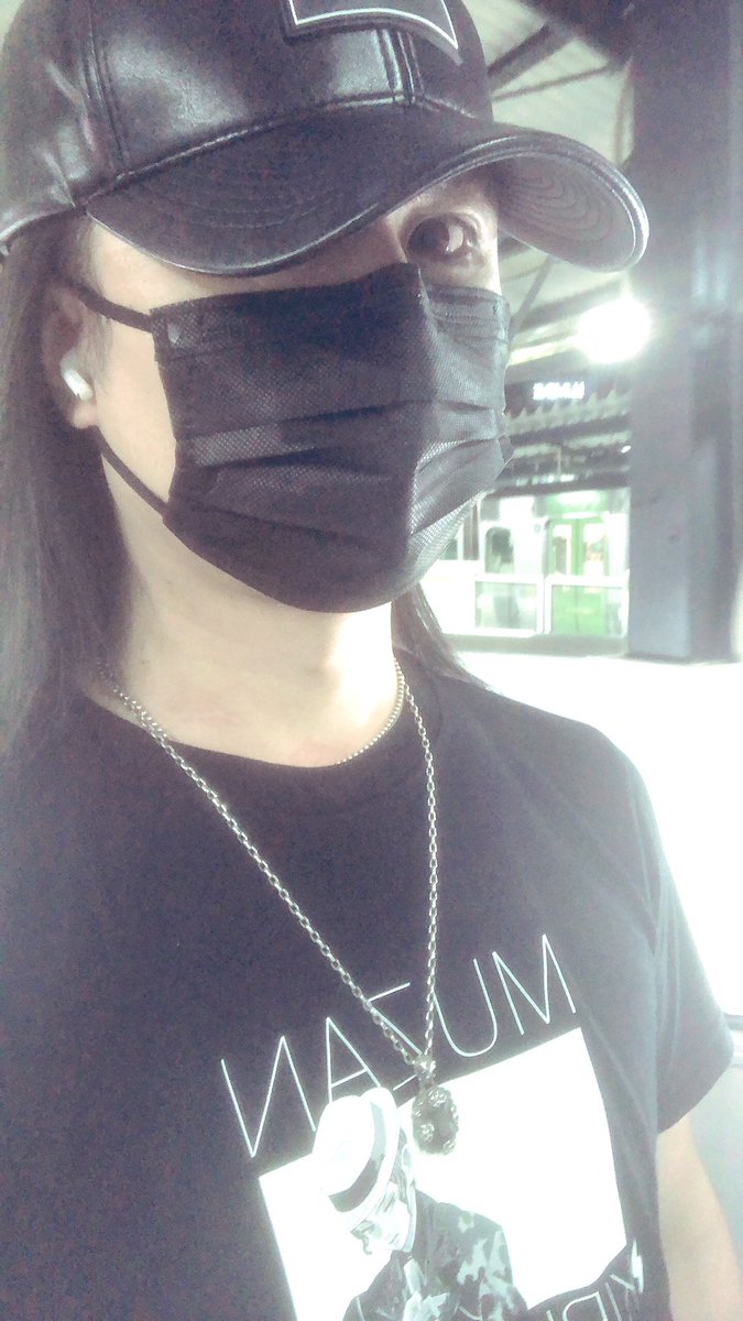 ローズ伯爵 Vampire Rose いつもなら人間のふりをして黒目もしくは眼鏡で帰るのだが 変えるの忘れてて赤目なんだけど そしたら着てたのが無惨tシャツだからガチの無惨様ファンみたいに今なってる 笑 ローズ伯爵 Vampire Rose いつもなら人間のふりをして黒目もしくは眼鏡で帰るのだが 変えるの忘れてて赤目なんだけど そしたら着てたのが無惨tシャツだからガチの無惨様ファンみたいに今なってる 笑