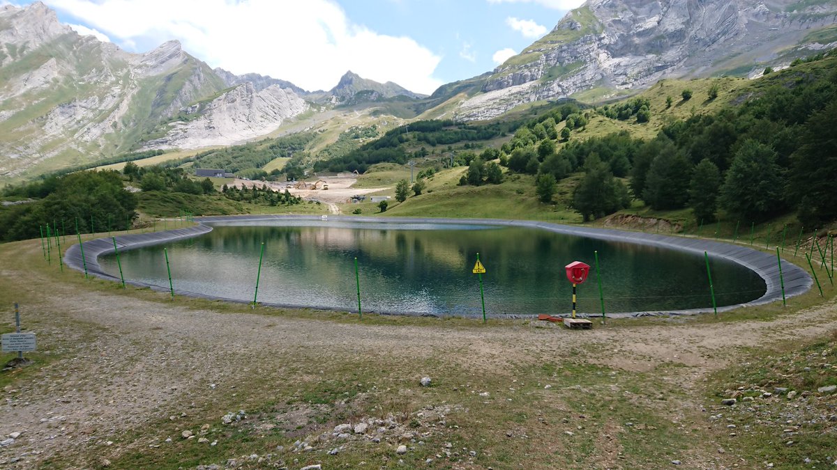 ycoucoucerie's tweet photo. Ici du stockage d'eau pour la neige (vacances) pourquoi pas la même chose pour l'agriculture? La nourriture n'est donc plus une priorité https://t.co/ZIr3fzQQIc