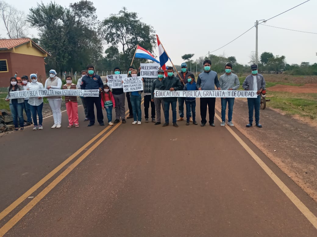 Neengatu_py's tweet image. También los estudiantes se movilizan en diferentes puntos del país.
Estudiantes, docentes y pobladores de Agüerito y Tava Guarani exigen #arancelCeroYa 
Fotos gentileza.