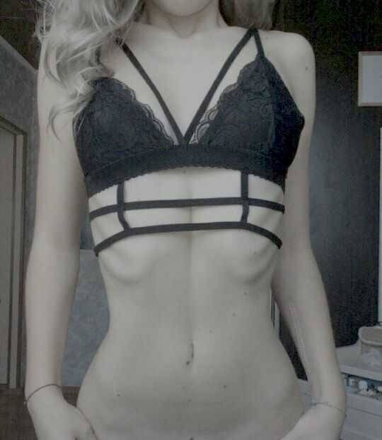 eaticedrinktea's tweet photo. Daily Inspiration🍵✨
🖤⚫️✖️🖤
#anatwt #edtwt #ednos #thinspo #thin #skinny #sweetspo #proana #proanatwt #miatwt #anamai 
What are your goals for the day? Please share🖤 https://t.co/QQJia1Bcul