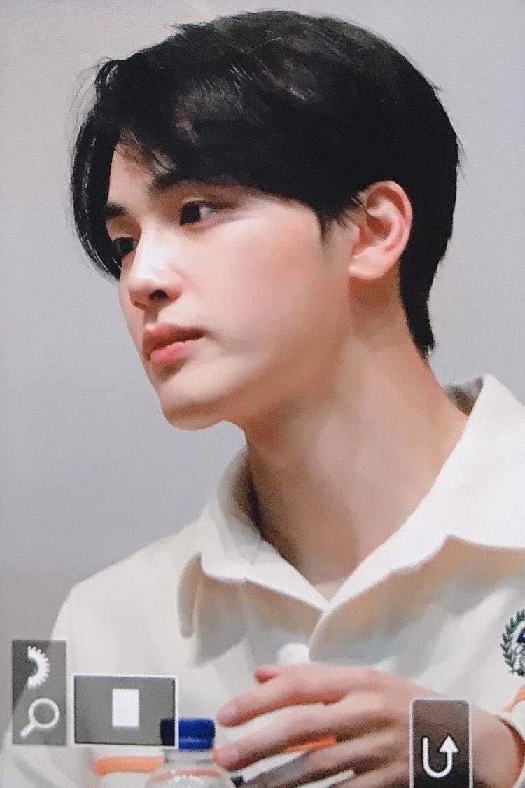 hourly haknyeon 🍬 tweet media