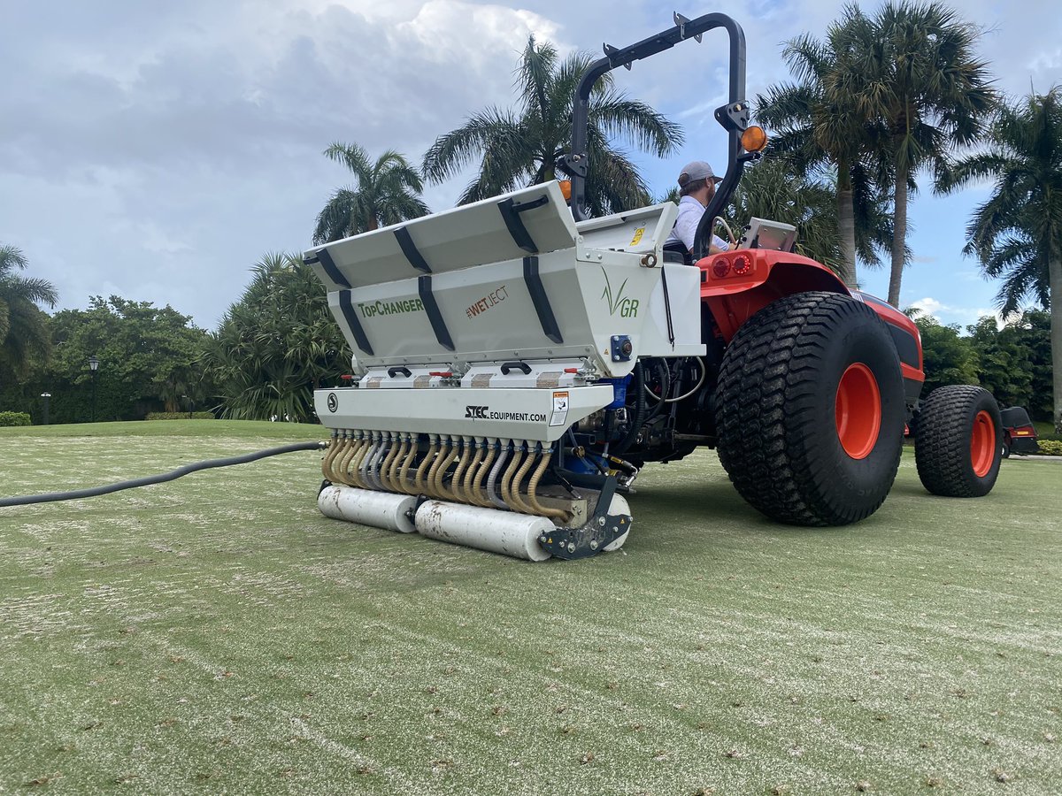 STECEquip's tweet image. #poundingsand with @AerationTech @Turf_TechBjoyce wet ject getting it done with the on the fly adjustments.