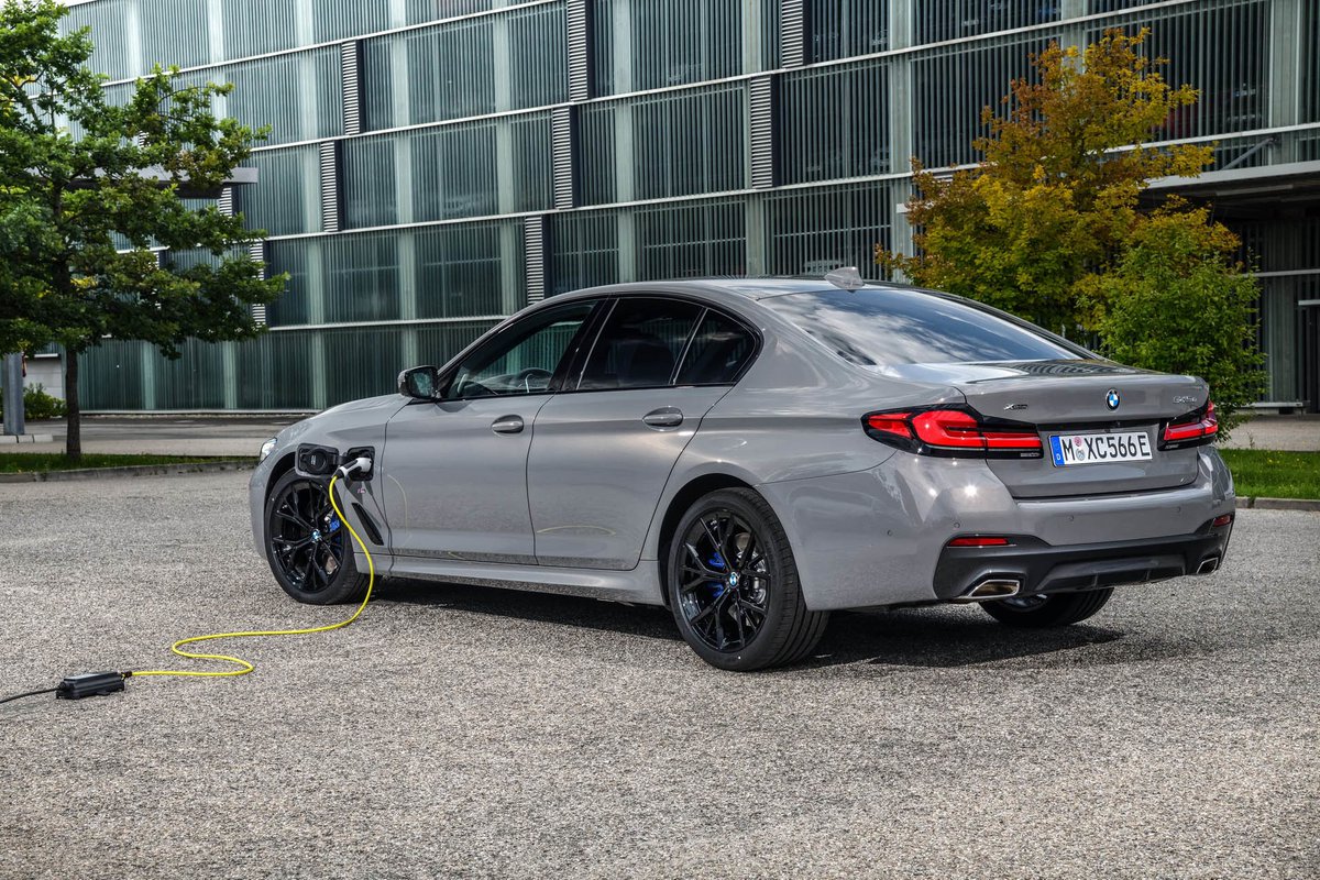 motor16's tweet photo. Este es el nuevo híbrido enchufable de @BMWEspana: el #545e #xDrive #Hybrid: https://t.co/aOCo5ccK5D https://t.co/SdlEEV0AGD