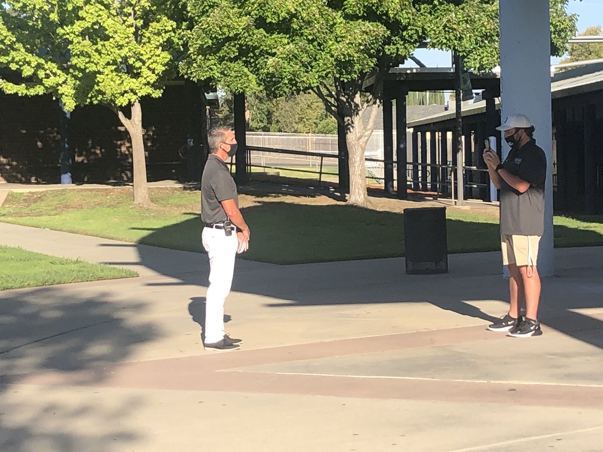 smylesfam's tweet photo. First day Rally Live at Oakmont! Mr Hasty welcoming our students back! #itsagreatdaytobeaviking! #family @vikings_pride @OakmontVikings https://t.co/IJxB5nG1gD