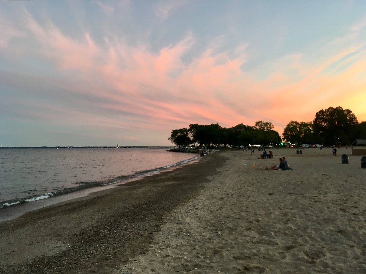 The #sunset on a surprisingly warm Lake Michigan last night at Bradford Beach in <a href="/DearMKE/">DearMKE</a>. 

#Milwaukee