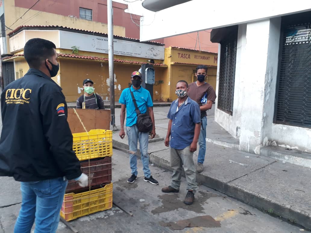 Mantener el distanciamiento social y colectivo, nos ayuda a cortar la cadena de trasmisión del COVID-19.-