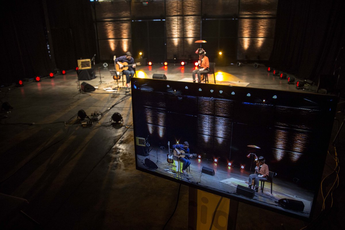 CulturaRosario's tweet photo. #EscenarioLocal👉Una propuesta con distintos recursos técnicos y un espacio especialmente preparado para registrar performances y shows en formato audiovisual✊
Más de 140 artistas y 35 horas de registro audiovisual 🤗💪
Mirá toda la info: https://t.co/BqIKgKmtZr https://t.co/h8DhxqLfl1
