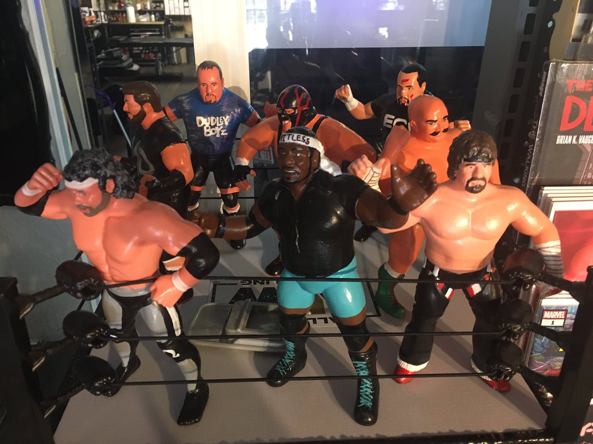 SonofSamIAm's tweet photo. Some very cool custom LJNs at @TytanComics in Bradenton, Fl. #FigLife @FullyPoseable https://t.co/HSUgVC5PFU