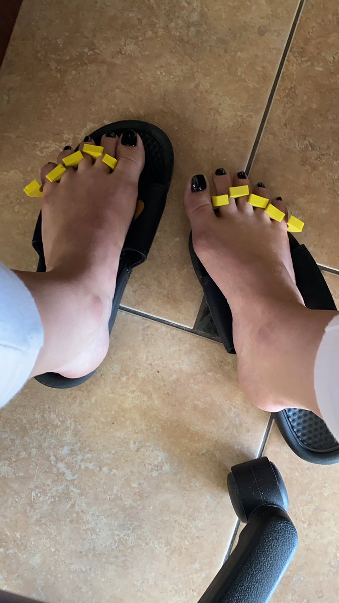 LaBella_Layla's tweet photo. Reimburse my pedicure 🖤 
Cashapp: $labelladefulvio 
#footfettish #feetaddiction #reimburseme @rt_feet @RT_Paypig @slavekane https://t.co/NIXSzES7xq