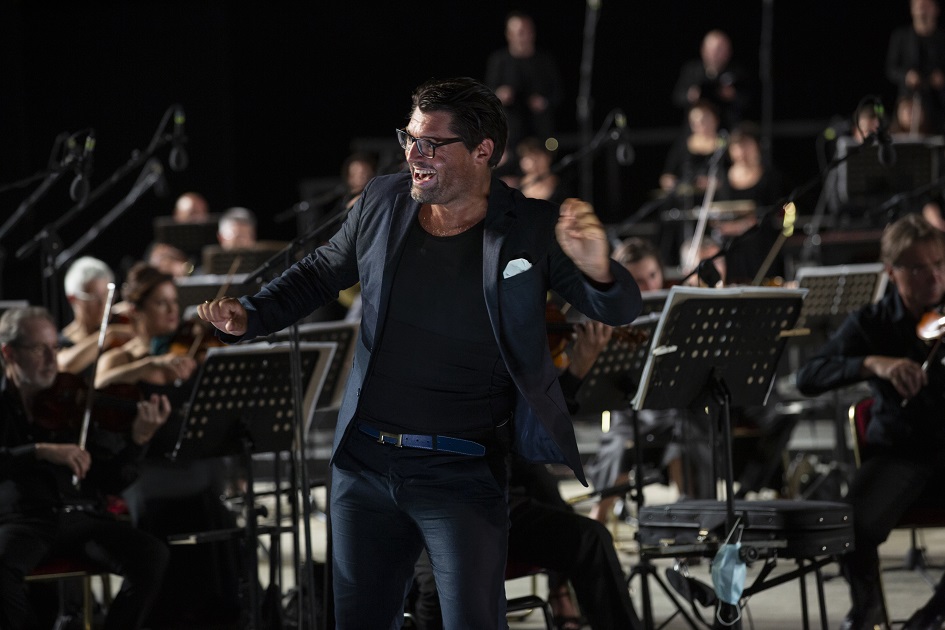 OperaRoma's tweet photo. La vedova allegra’ di #FranzLehár in forma di concerto, in lingua originale, con la direzione di #StefanoMontanari: alle 21 l'ultima recita al Circo Massimo.
#OperaCircoMassimo #operaroma
#romarama #romarama2020
Ph. Yasuko Kageyama / TOR https://t.co/TO1APHjrfE