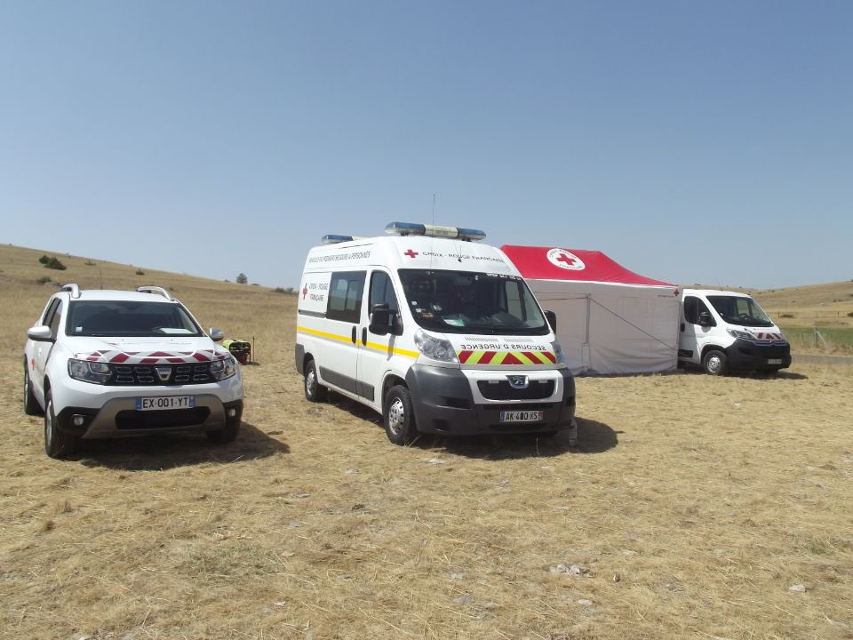CroixRougeGard's tweet photo. Fin d’opération pour la @CroixRouge en #Lozère, la rave-party à #Hures-la-Parade prend fin.
Merci aux #bénévoles engagés ⛑
C’est la phase de rangement, nettoyage et désinfection qui débute avec des dispositions particulières en lien avec le #COVID19 🦠 @Prefet_48 https://t.co/LvEWZgcyEQ